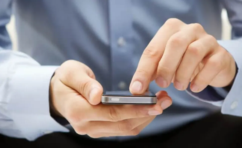 From Fast Scrolling to Fast Access How Users Judge a Desi Login Screen